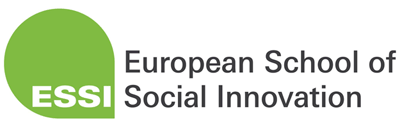 Logo. Grüner Kreis mit weißen Großbuchstaben unten ESSI. Daneben steht European School of Social Innovation