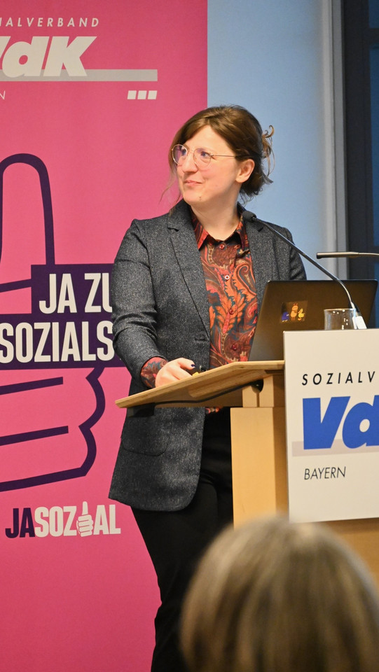 Dr. Jennifer Eckhardt während ihres Vortrags