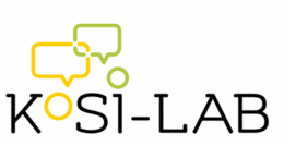 in schwarzen Großbuchstaben auf weißem Hintergrund "Kosi-Lab". das "O" als gelber und der i-Punkt als grüner Kreis. über den Kreisen in jeweils gleicher Farbe eine Leere Sprechblase.