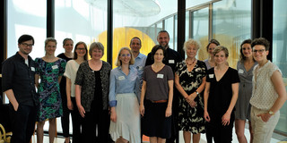 Gruppenfoto mit Prof. Dr. Gesine Schwan beim Austauschforum „Transdisziplinarität: Stärken!“
