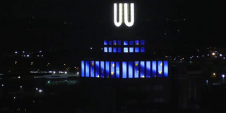 The video tiles of the Dortmund U emit the flag of the EU visible from afar.