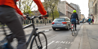 Example image for sustainable mobility (cyclist on a cycle path)