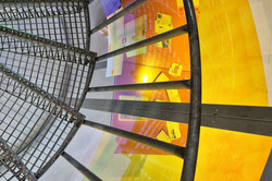 Foto: Wendeltreppe aus Metall von oben fotografiert