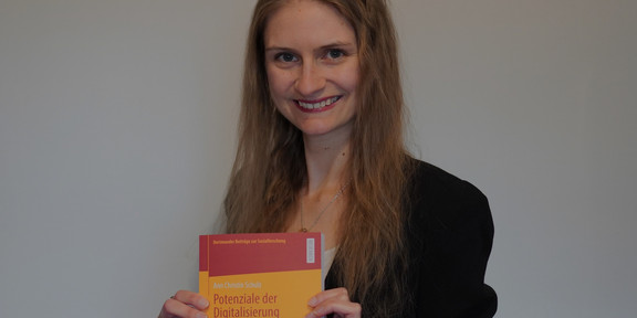 Ann Christin Schulz mit Ihrer Veröffentlichung Ann Christin Schulz mit Ihrer Veröffentlichung