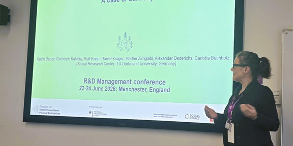 Foto: Dr. Katrin Bauer beim Vortrag auf der R&D Management Conference 2026