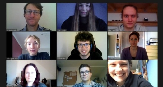Foto einer Videokonferenz, mit allen 10 Teilnehmern