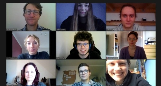 Foto einer Videokonferenz, mit allen 10 Teilnehmern