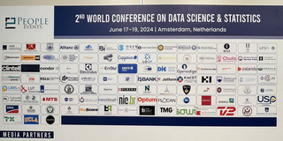 Ein Konferenzplakat mit der Überschrift „2nd World Conference on Data Science & Statistics – June 17–19, 2024 | Amsterdam, Netherlands“. Darauf sind zahlreiche Logos von Sponsoren und Partnerorganisationen sowie der Hinweis „Data Science Week 2024“ zu sehen.