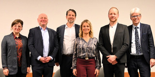 VdK-Landesvorsitzende Verena Bentele und VdK-Landesgeschäftsführer Michael Pausder mit den Gästen des ersten Tags (von links): Dr. Jennifer Eckhardt, Prof. Dr. Achim Truger, Alexander Hagelüken und Prof. Dr. Fabian Pfeffer.