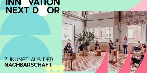 INNOVATION_NEXT_DOOR_Zukunft aus der Nachbarschaft_Dortmund Flyer der Stadt Dortmund zu "INNOVATION NEXT DOOR – Zukunft aus der Nachbarschaft": Zur Schrift "INNOVATION NEXT DOOR – Zukunft aus der Nachbarschaft" gesellt sich ein Foto einer Gruppe Menschen im Halbkreis bei einer Veranstaltung. Unten links ist zusätzlich das Wappen der Stadt Dortmund eingebunden.