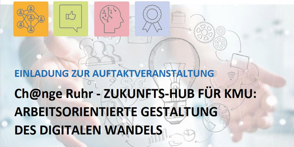Grafik mit dem Text „Einladung zur Auftaktveranstaltung – Ch@nge Ruhr – Zukunfts-Hub für KMU: Arbeitsorientierte Gestaltung des digitalen Wandels“. Im Hintergrund sind gezeichnete Symbole und zwei Hände zu sehen, oben farbige Icons zu verschiedenen Themen.