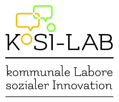 Schriftzug "KoSI-LAB", darunter Trennstrich und Schriftzug "kommunale Labore sozialer Innovion". Darüber zwei Sprechblasen und zwei Kreise, einer dient als "o" in "Kosi-Lab".